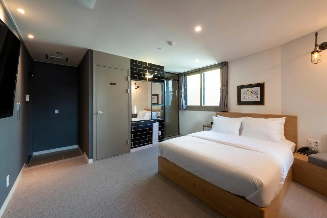 No. 25 Signature Hotel Daecheong Busan 3*,